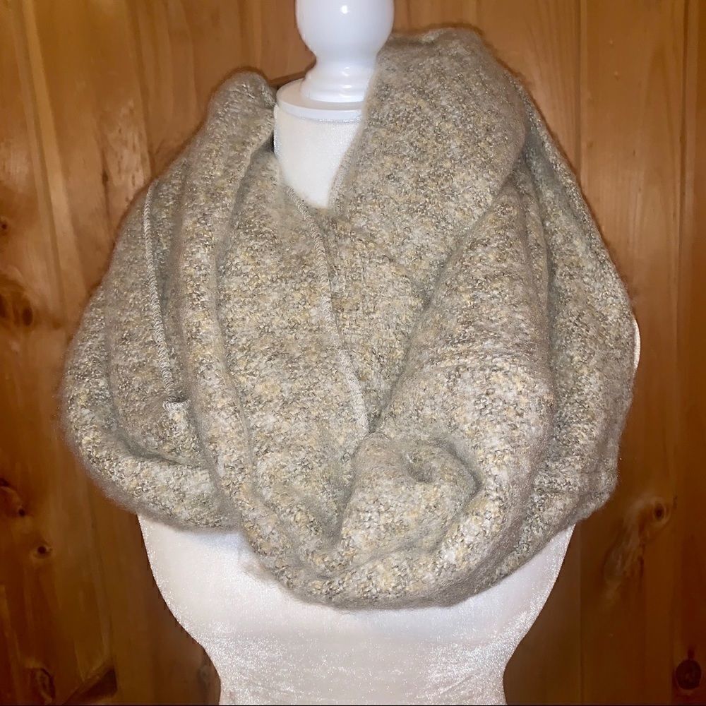 Mix it thick and warm infinity scarf Ivory/tan NWT